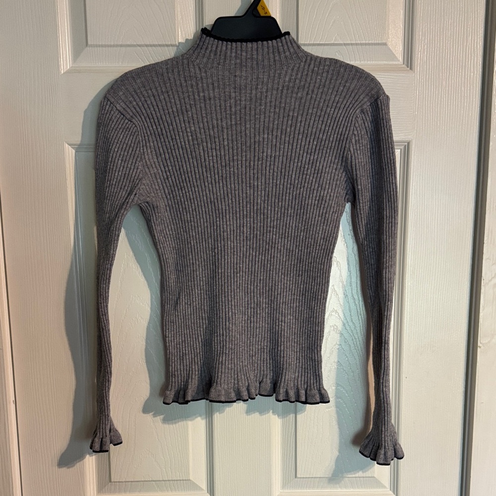 2/$10⭐️Jon & Anna Contemporary Gray Ribbed Sweater
